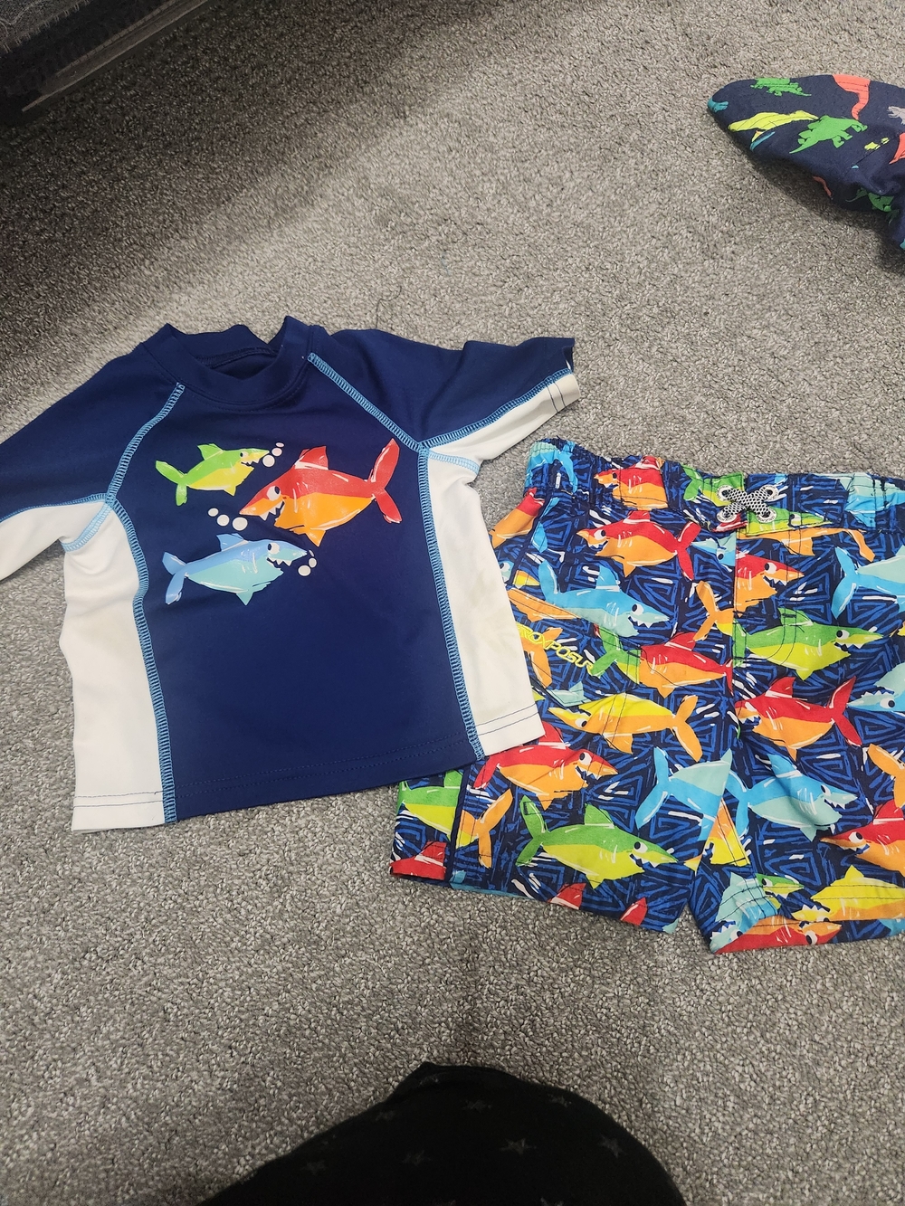 ZeroXposur Navy Blue Rash Guard Set with Multicolor Fish 2t